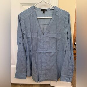 Express blue pin dot v-neck blouse size M